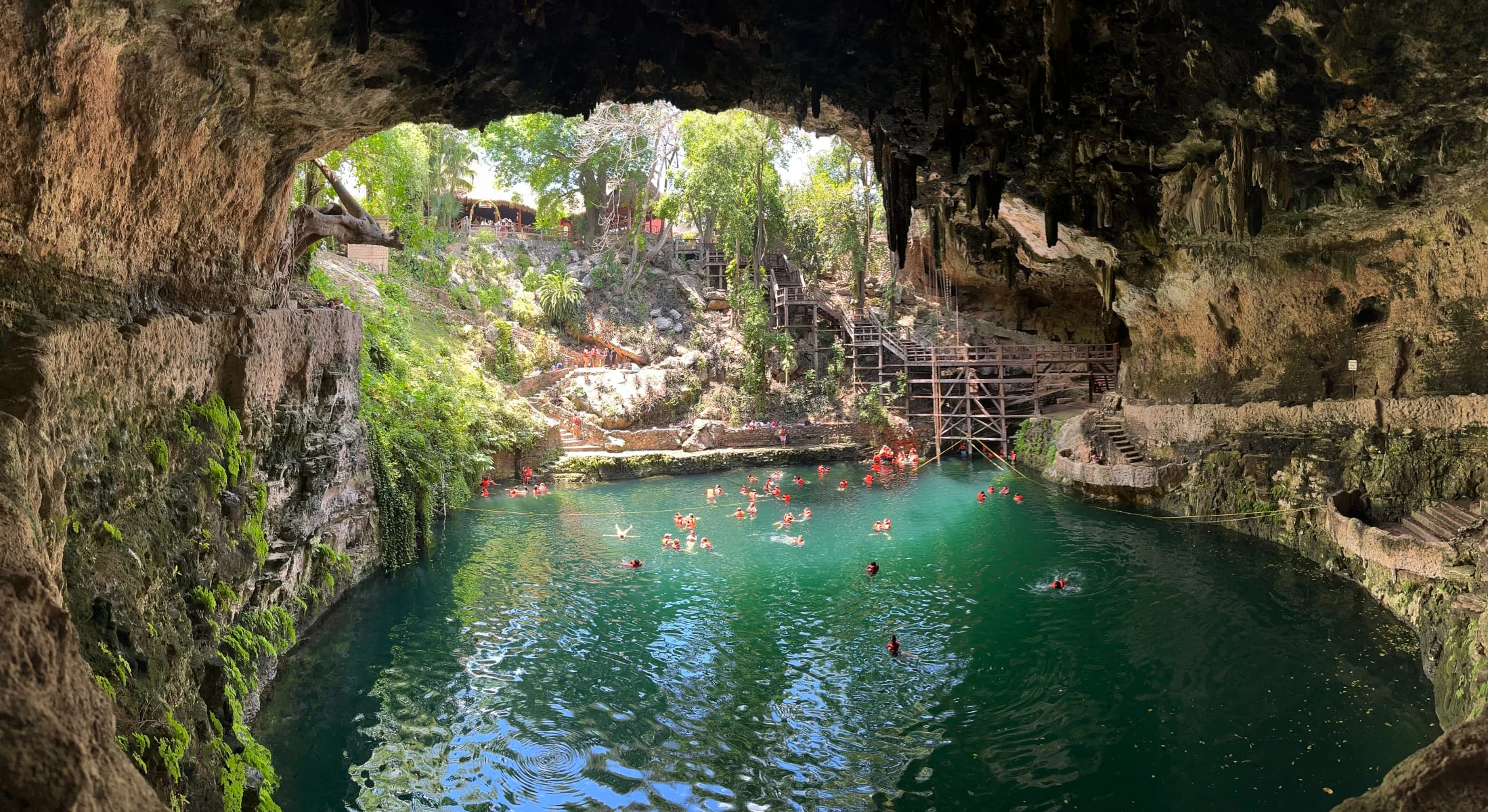 A CENOTE ZACI VALLADOLID